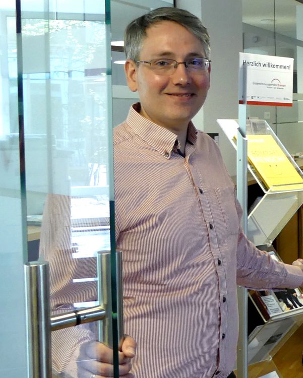 Manuel Kühn ist Leiter des Willkommensservice im Unternehmensservice Bremen